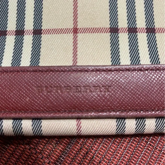 💎Burberry long Wallet with Kisslock gold tone hardware would look cute on chain - Picture 2 of 13